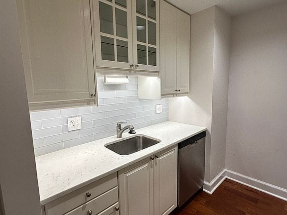1-bedroom apartment in South End 6