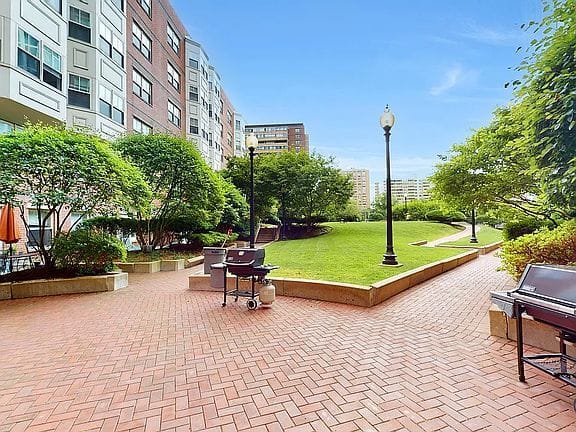 2-bedroom apartment in West End 3