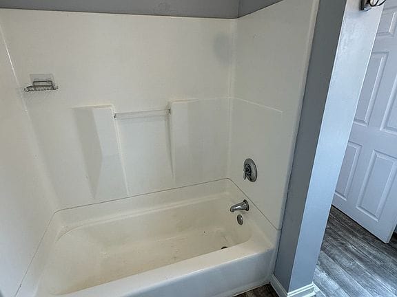 1-bedroom apartment in Roxbury 2