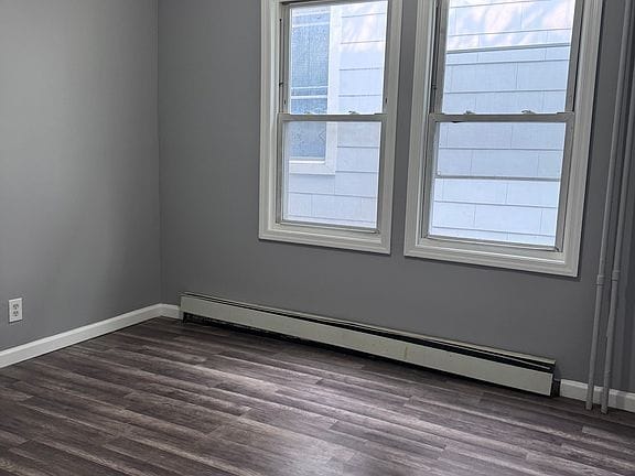 2-bedroom apartment in Port Richmond 6