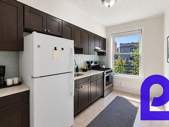 1-bedroom apartment in Astoria 2
