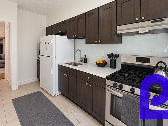 1-bedroom apartment in Astoria 3
