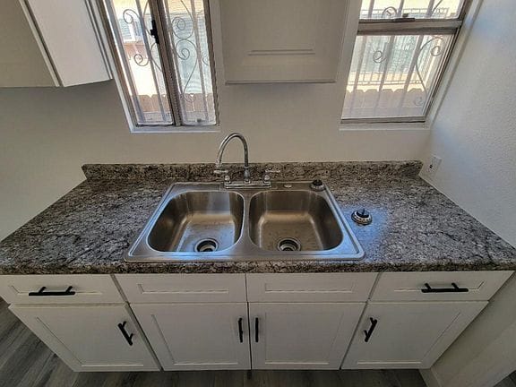 1-bedroom apartment in Vermont-Slauson 8