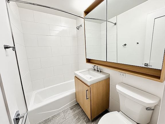 2-bedroom apartment in Midtown East 5