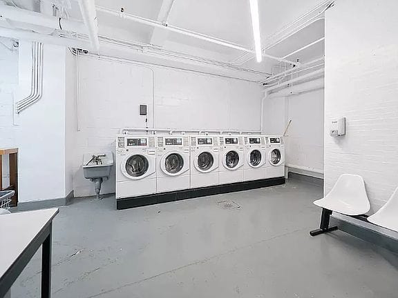 2-bedroom apartment in Midtown East 6