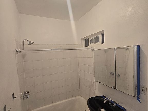 1-bedroom apartment in Vermont-Slauson 9
