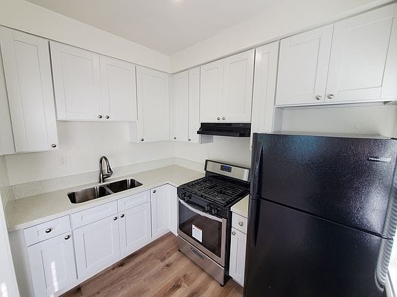 Studio apartment in Westlake 5