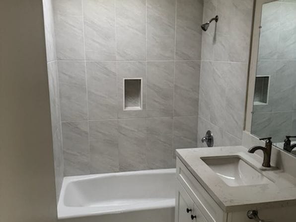 1-bedroom apartment in Panorama City 6