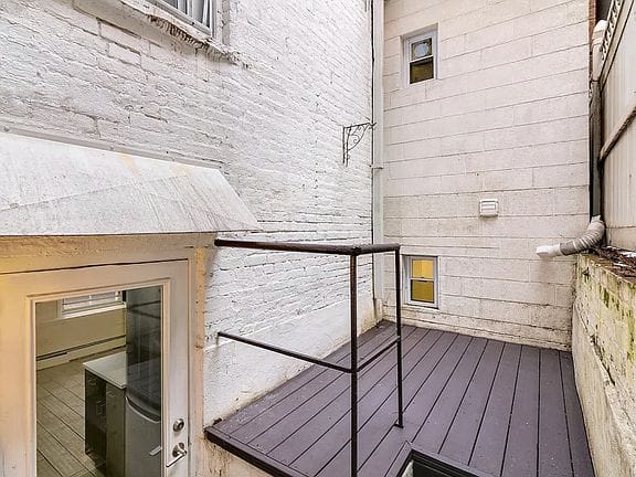 Studio apartment in West Village 3