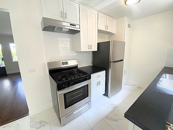 1-bedroom apartment in North Hills 12