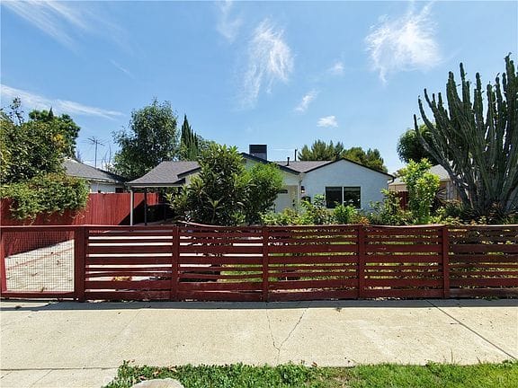 3-bedroom apartment in Winnetka 1