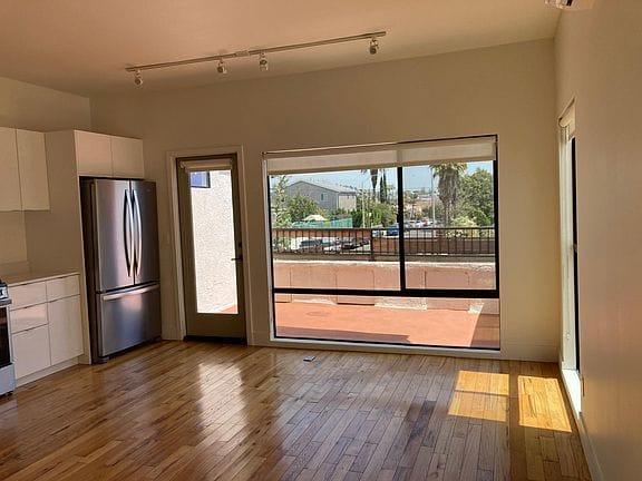 4-bedroom apartment in Boyle Heights 6