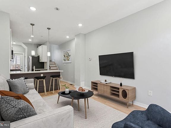 3-bedroom apartment in East Kensington 3