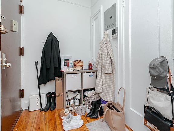 1-bedroom apartment in Astoria 6