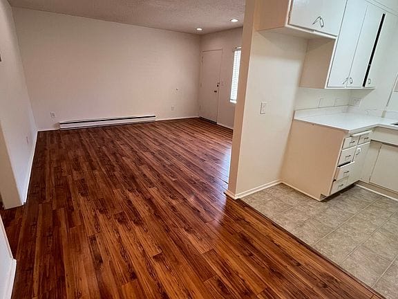 1-bedroom apartment in Valley Village 1