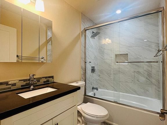 1-bedroom apartment in Koreatown 8