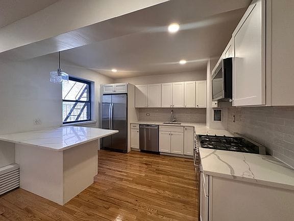 Studio apartment in Flushing 9