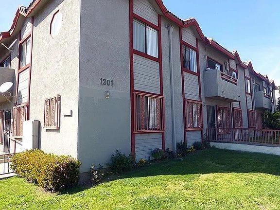 2-bedroom apartment in East Hollywood 9