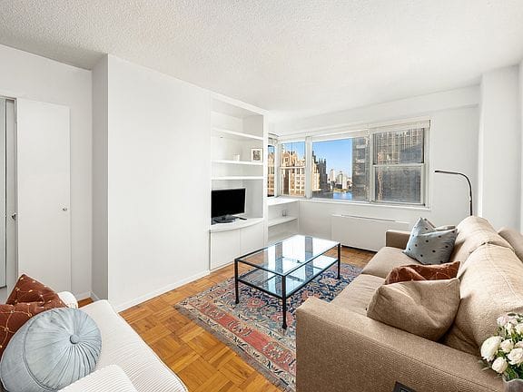 1-bedroom apartment in Murray Hill 1