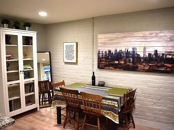 2-bedroom apartment in Capitol Hill 4