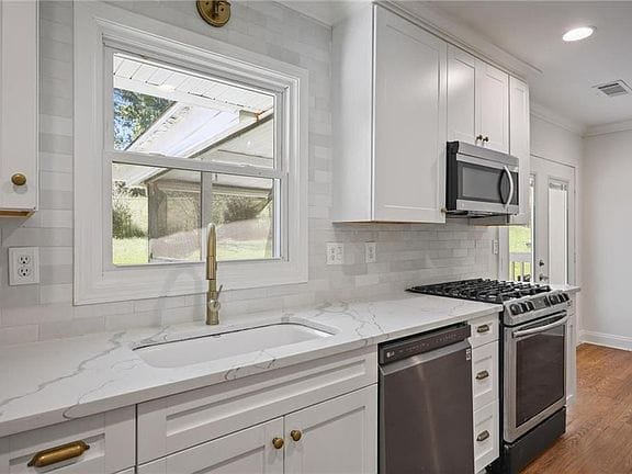 4-bedroom apartment in Beecher Hills 9