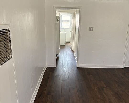 2-bedroom apartment in Vermont-Slauson 3