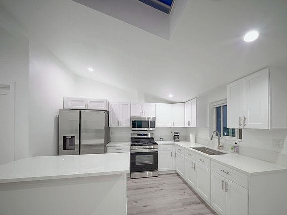 Studio apartment in Woodland Hills 4