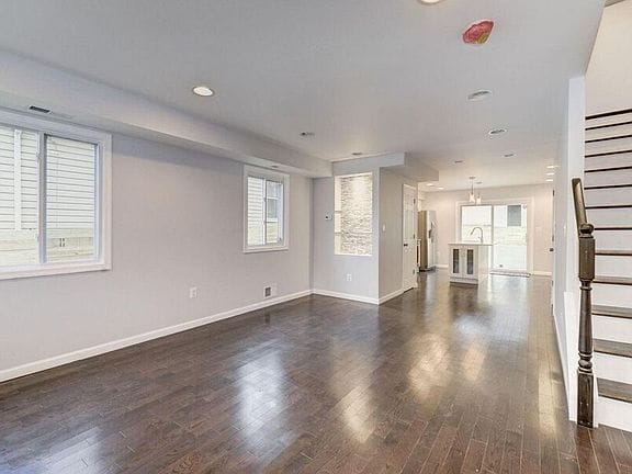 4-bedroom apartment in Burrville 3