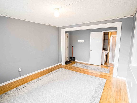 1-bedroom apartment in Payne-Phalen 3