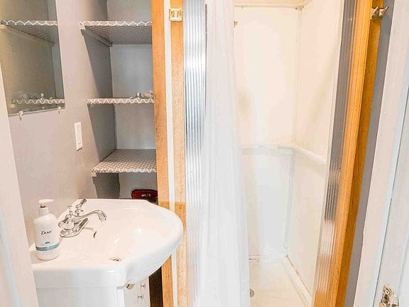 1-bedroom apartment in Payne-Phalen 9