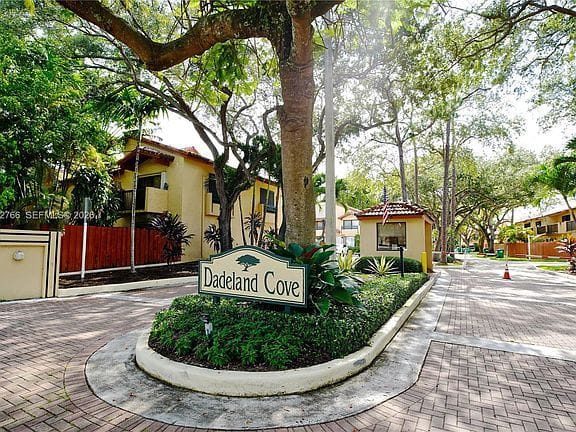 2-bedroom apartment in MIAMI 1