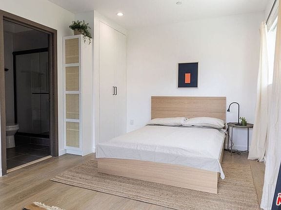 Studio apartment in East Hollywood 6