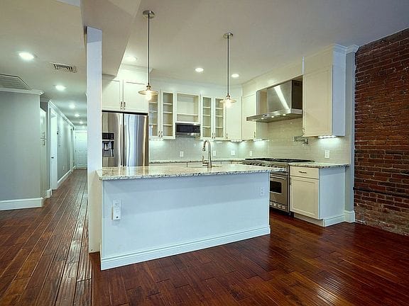 3-bedroom apartment in Back Bay 3