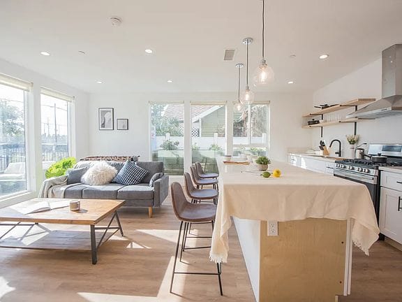 12-bedroom apartment in Exposition Park 3