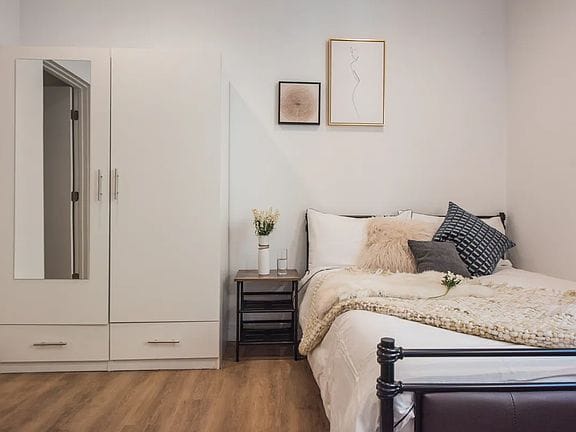 12-bedroom apartment in Exposition Park 6