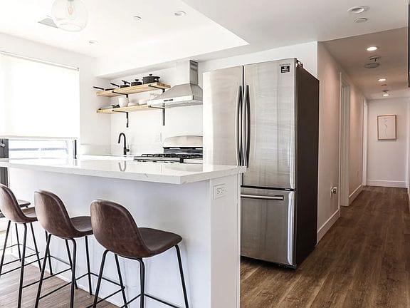 12-bedroom apartment in Exposition Park 11