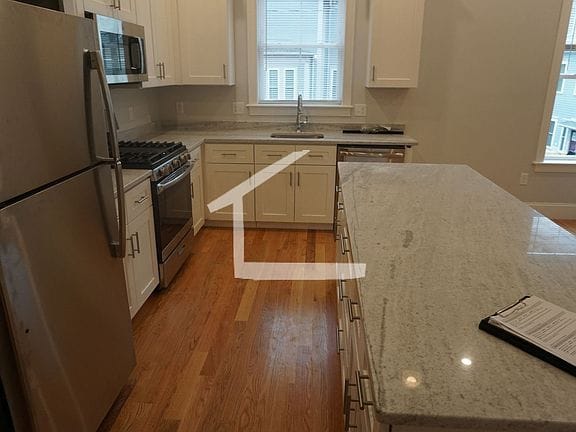 3-bedroom apartment in Brighton 2