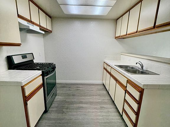 1-bedroom apartment in Harbor City 12