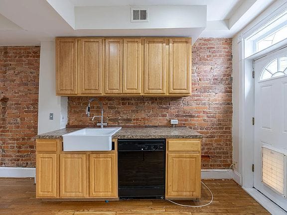 2-bedroom apartment in Near Northeast 5