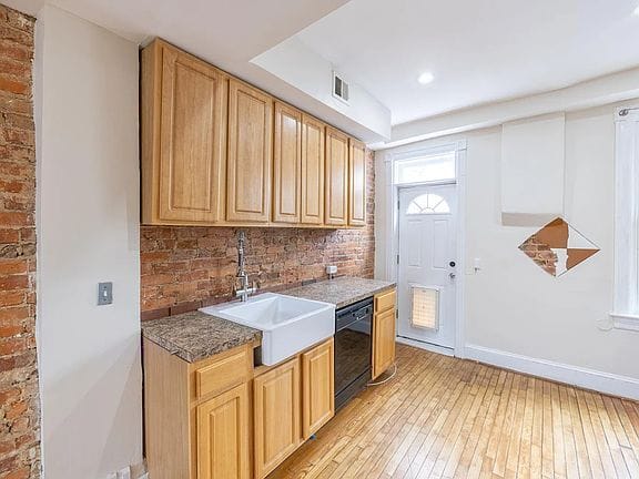 2-bedroom apartment in Near Northeast 6