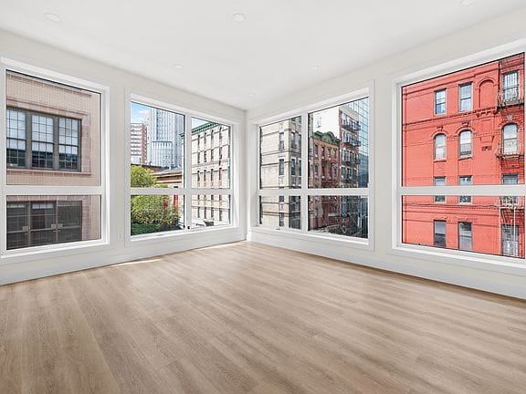 3-bedroom apartment in Two Bridges 3