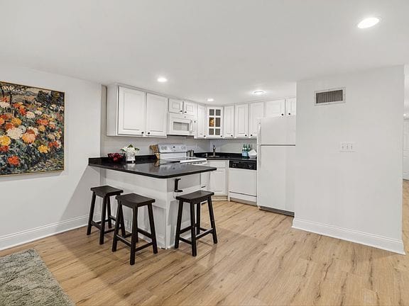 2-bedroom apartment in Bloomingdale 4