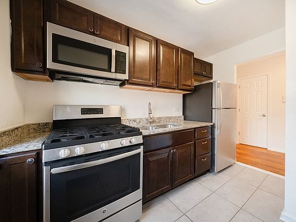 1-bedroom apartment in Kew Gardens Hills 5