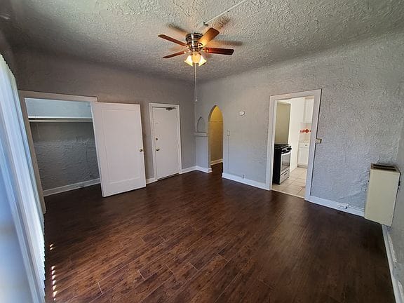 Studio apartment in East Hollywood 5