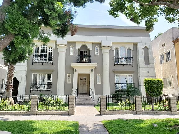 Studio apartment in East Hollywood 6