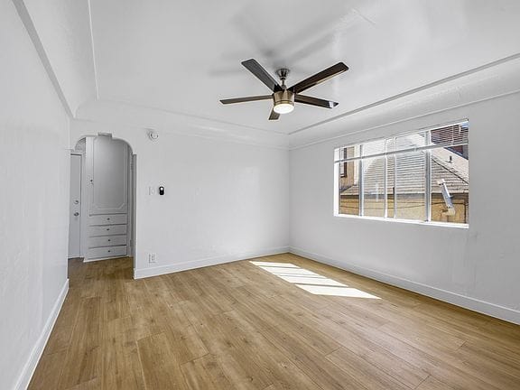 1-bedroom apartment in Vermont Square 6