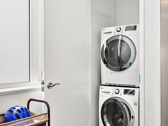 2-bedroom apartment in Greenpoint 9