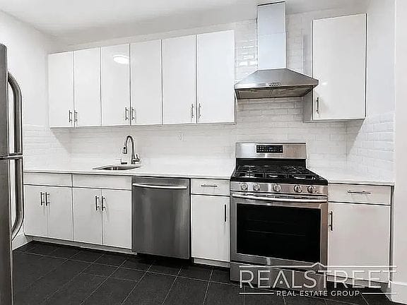 2-bedroom apartment in Elmhurst 3