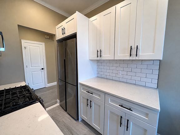1-bedroom apartment in Astoria 12