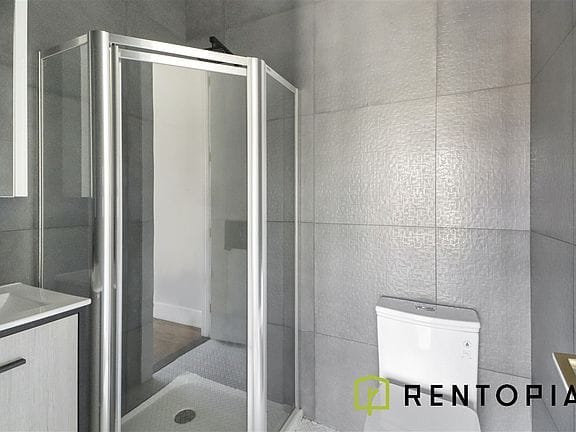 2-bedroom apartment in Bushwick 6
